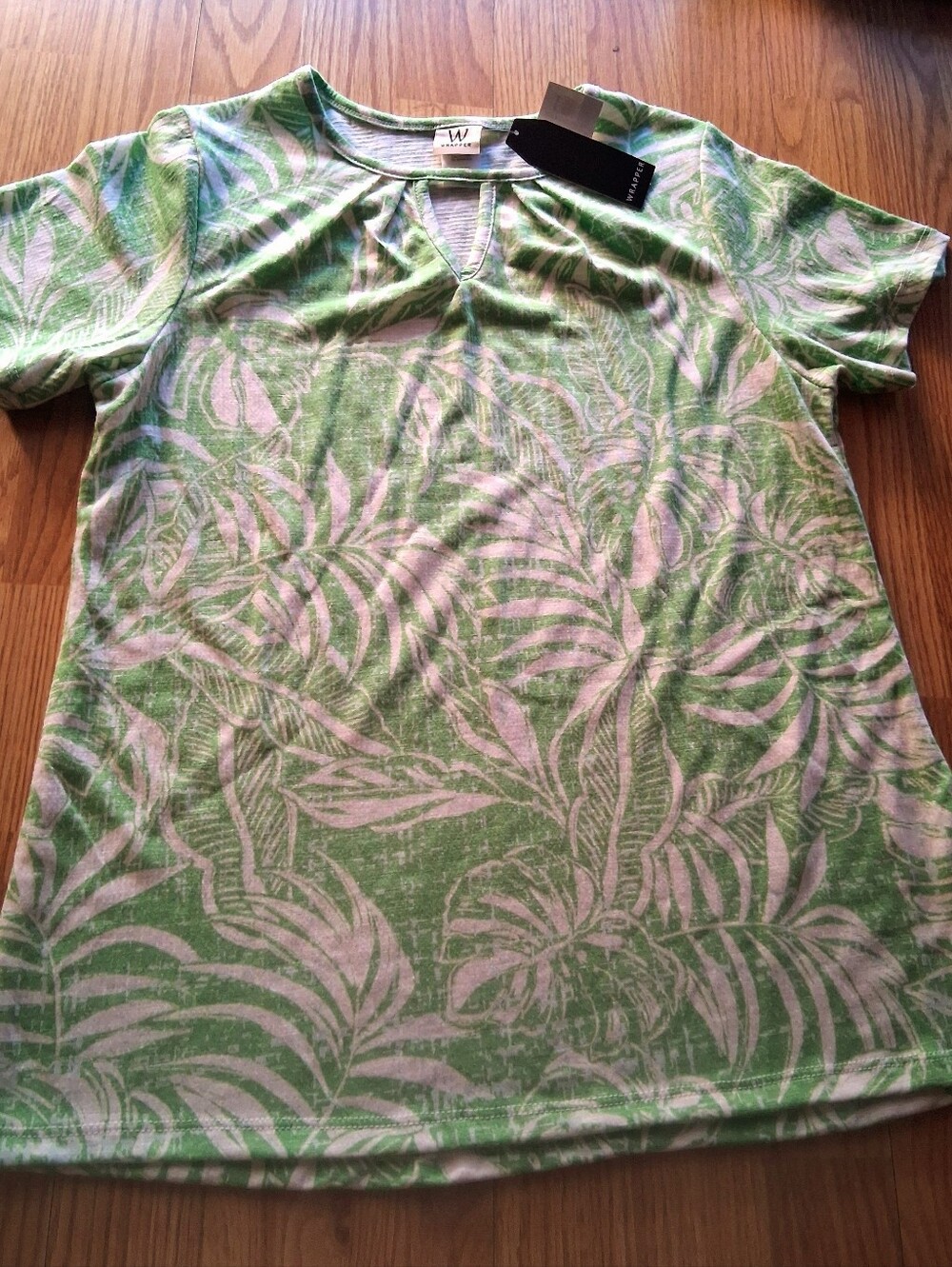 NWT Ladies Top By Wrapper, Green Leaf Pattern, Sz S
